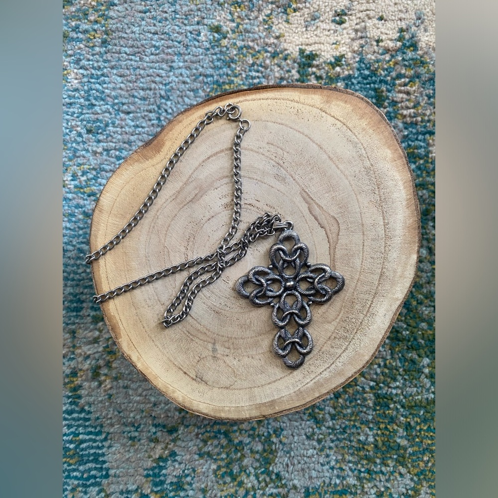 Vintage 70s Sarah Coventry silver metal scroll cross necklace